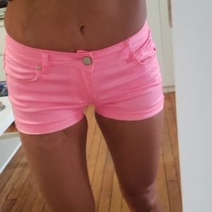 Hot pink short shorts!